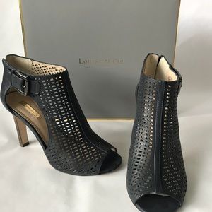 EUC Louise et Cie Olivia Cutout bootie Navy 7.5
